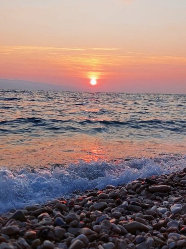 Massage und Yoga – Entspannung am Meer unter Sonne und Himmel